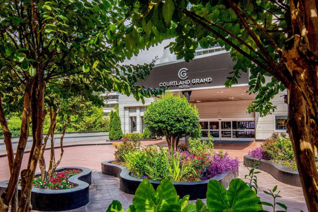 Courtland Grand Hotel, Trademark Collection by Wyndham - главное фото