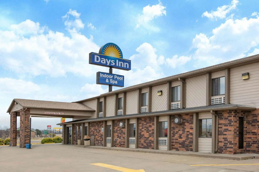 Days Inn by Wyndham Salina I-70 - главное фото