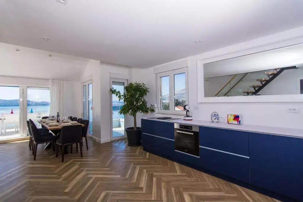 Seafront Luxury Apartments Fun - главное фото