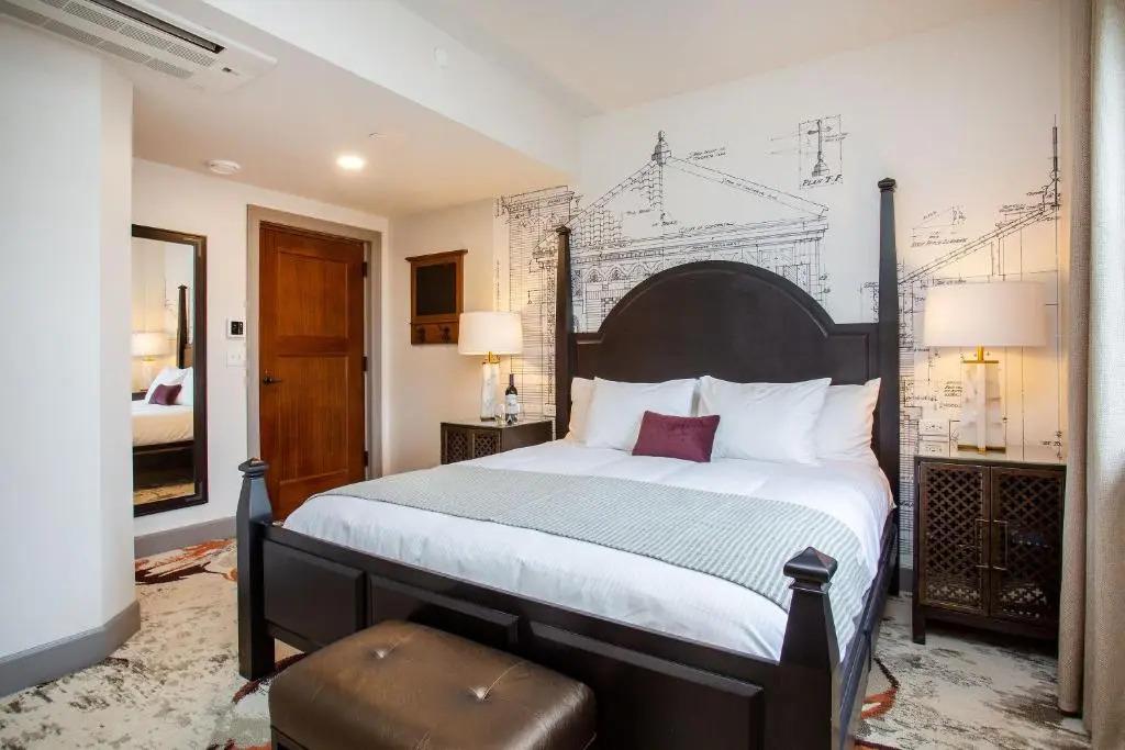 The Lodge at St Edward Park - главное фото