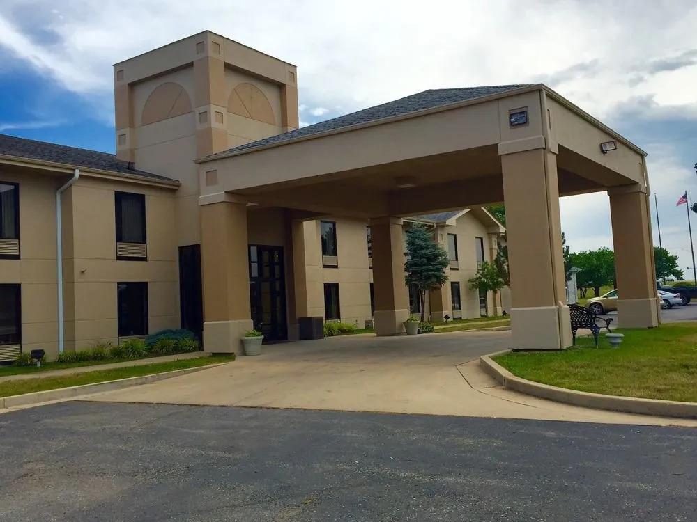 Days Inn and Suites Cuba - главное фото