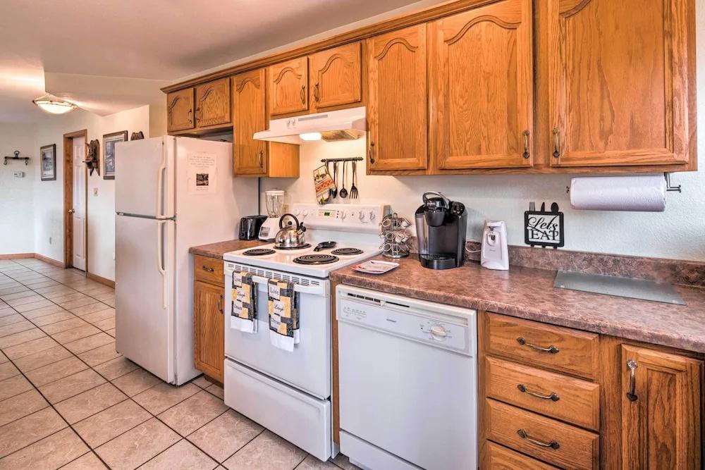 Burnsville Apt w/ Deck in Pisgah National Forest - главное фото