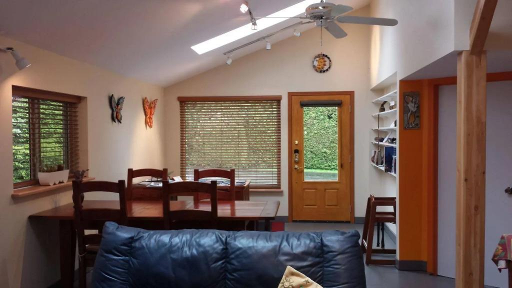 Hilltops - главное фото