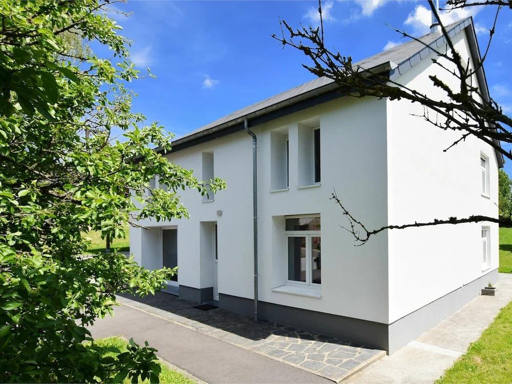 Modern, Well-equipped House With Sauna, Spacious Garden and Nice View - главное фото