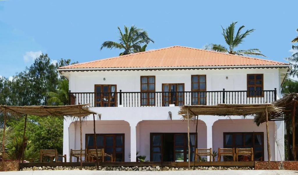 Moonshine Uroa Boutique Hotel - главное фото