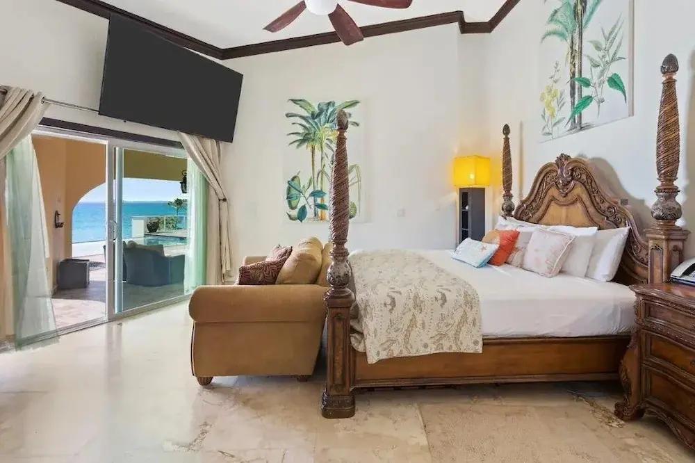 Beachfront Bliss: Private Retreat With Spectacular Views - главное фото