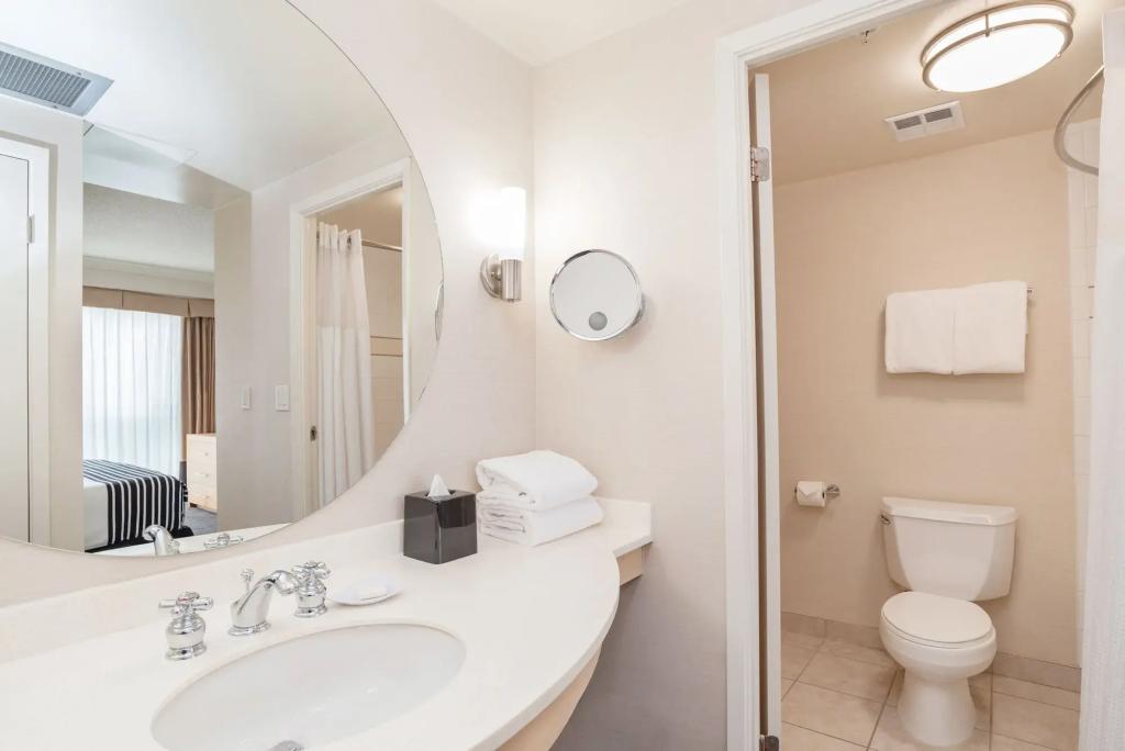 Sandman Signature Vancouver Airport Hotel & Resort - главное фото