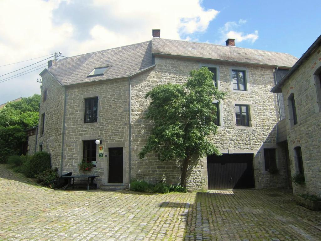 Holiday Home in Viroinval by the River - главное фото