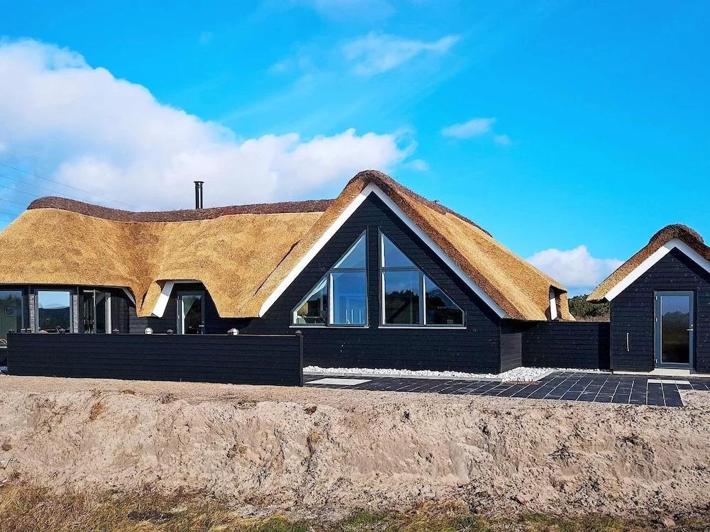 Spacious Cottage in Ringkobing Jutland With Swimming Pool - главное фото