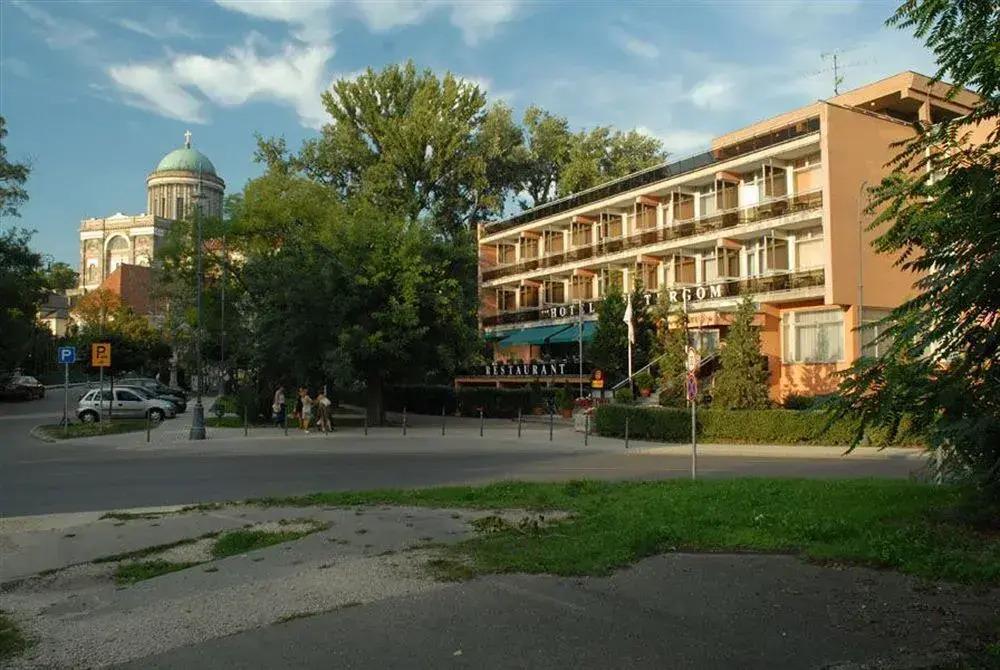 Hotel Esztergom - главное фото