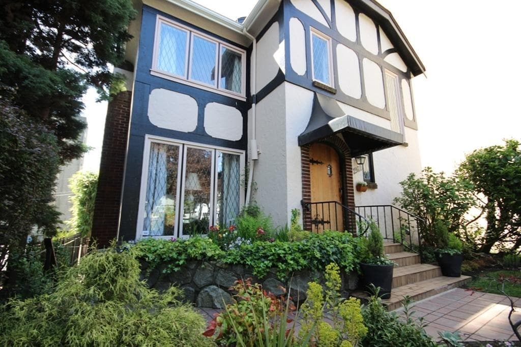 English Bay Inn Bed and Breakfast - главное фото