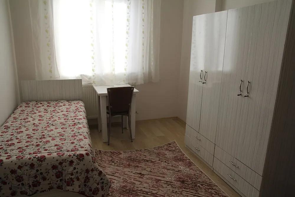 Seckin Apart - Caters to Adult Women - главное фото