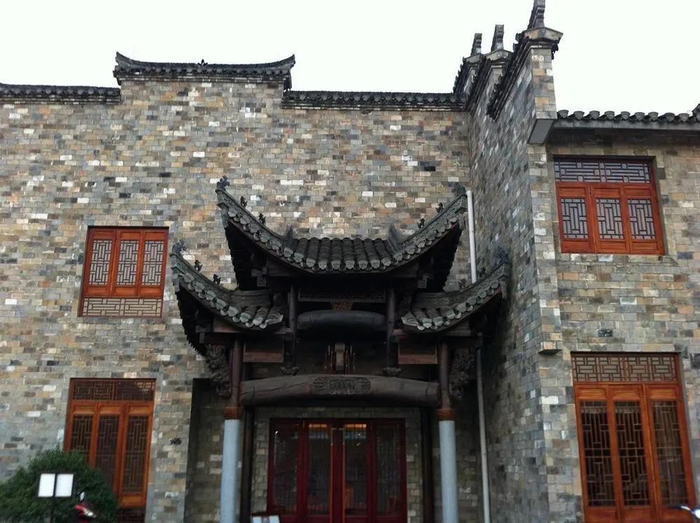 By The Peach Blossom Pool Holiday Hotel - главное фото