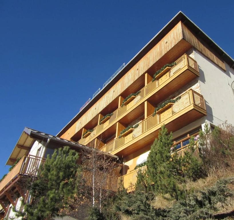 Hôtel Les Catrems - главное фото