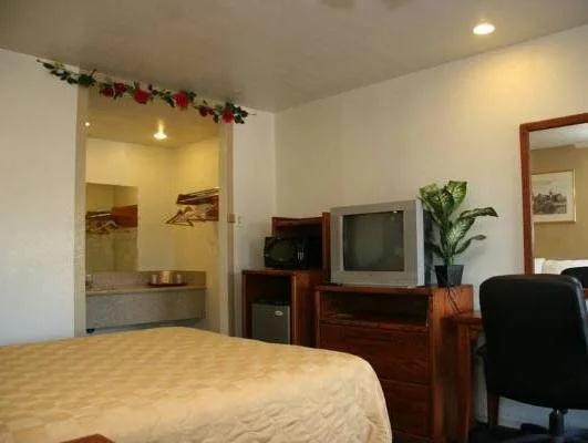 Budget Inn Riverside - главное фото