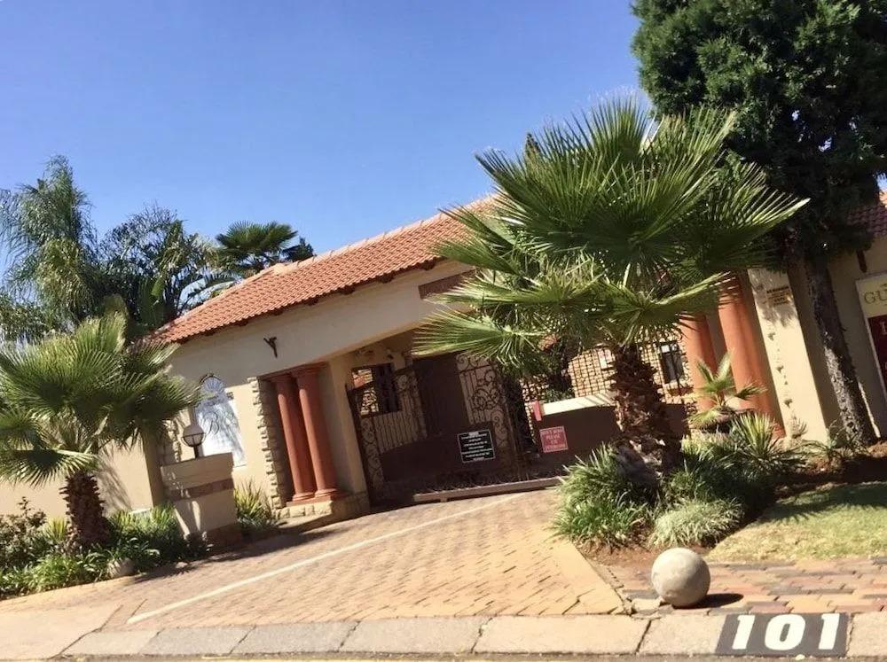 Le Cozmo Guest House - главное фото