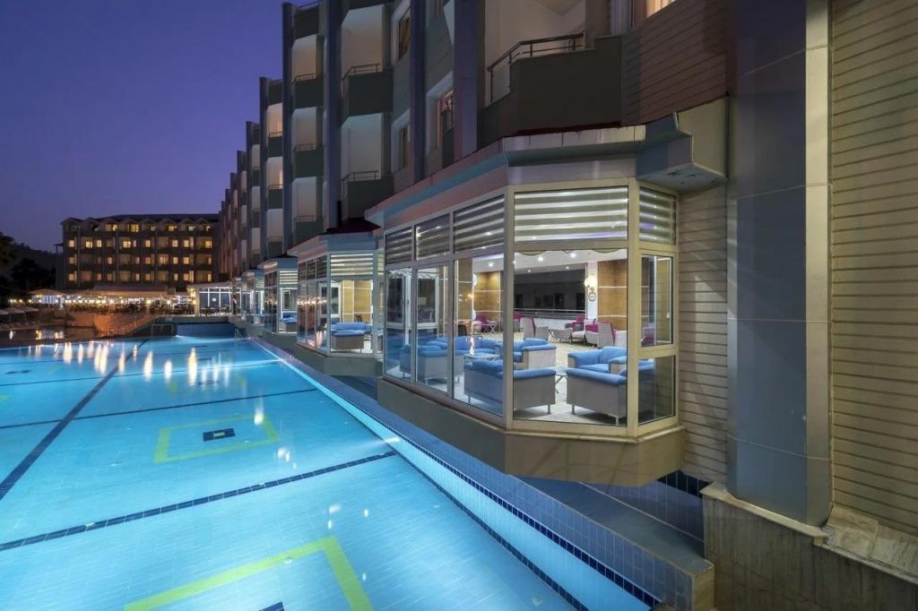 Отель Rox Resort - главное фото