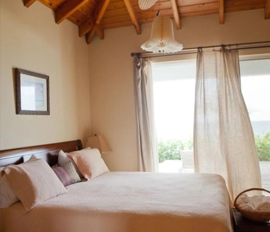 Meads Bay Beach Villas - главное фото