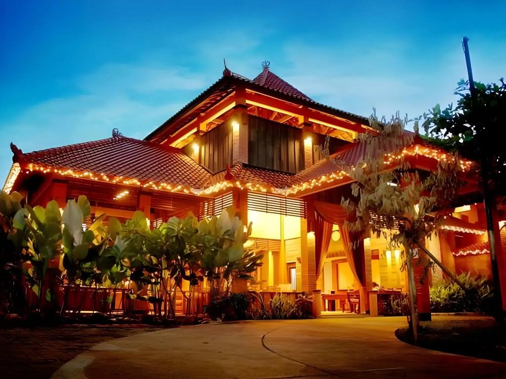 Nyiur Resort Hotel - главное фото