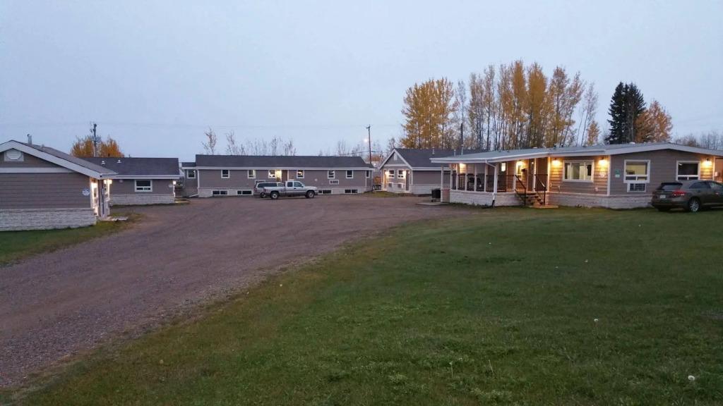 Sunrise Inn and Suites - главное фото