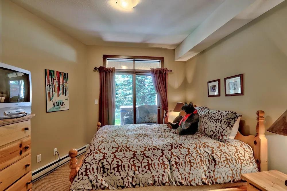 Stone's Throw #03 By Bear Country - главное фото