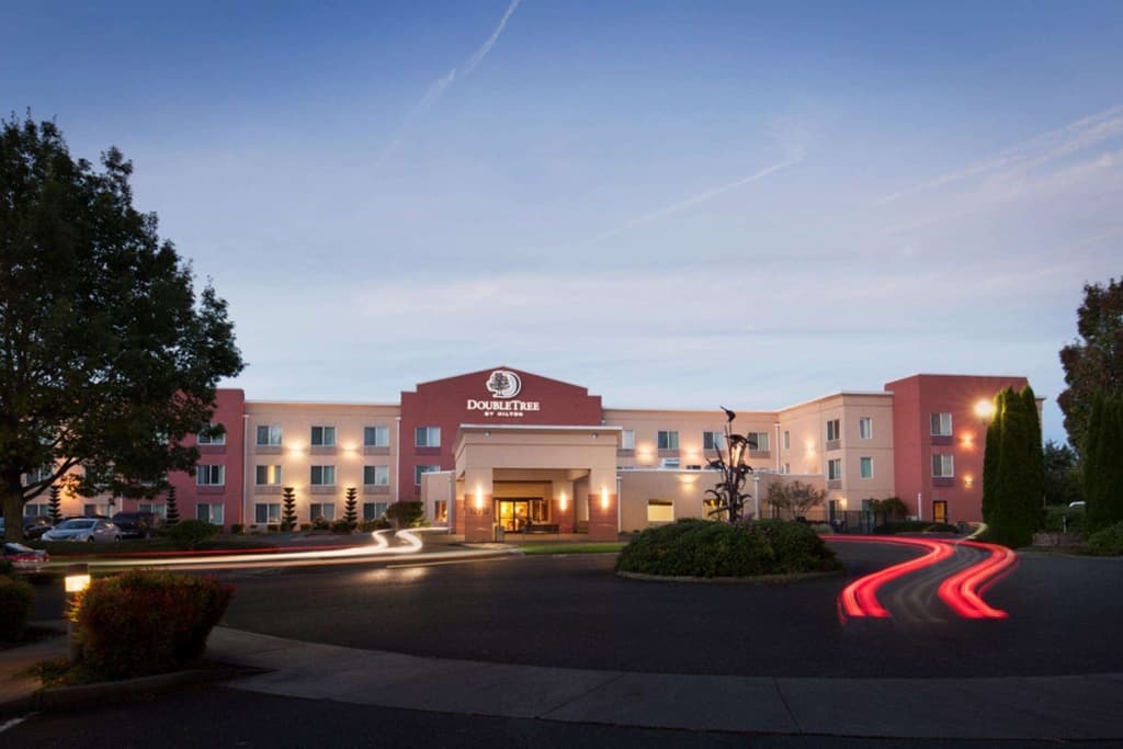 DoubleTree by Hilton Hotel Vancouver - главное фото