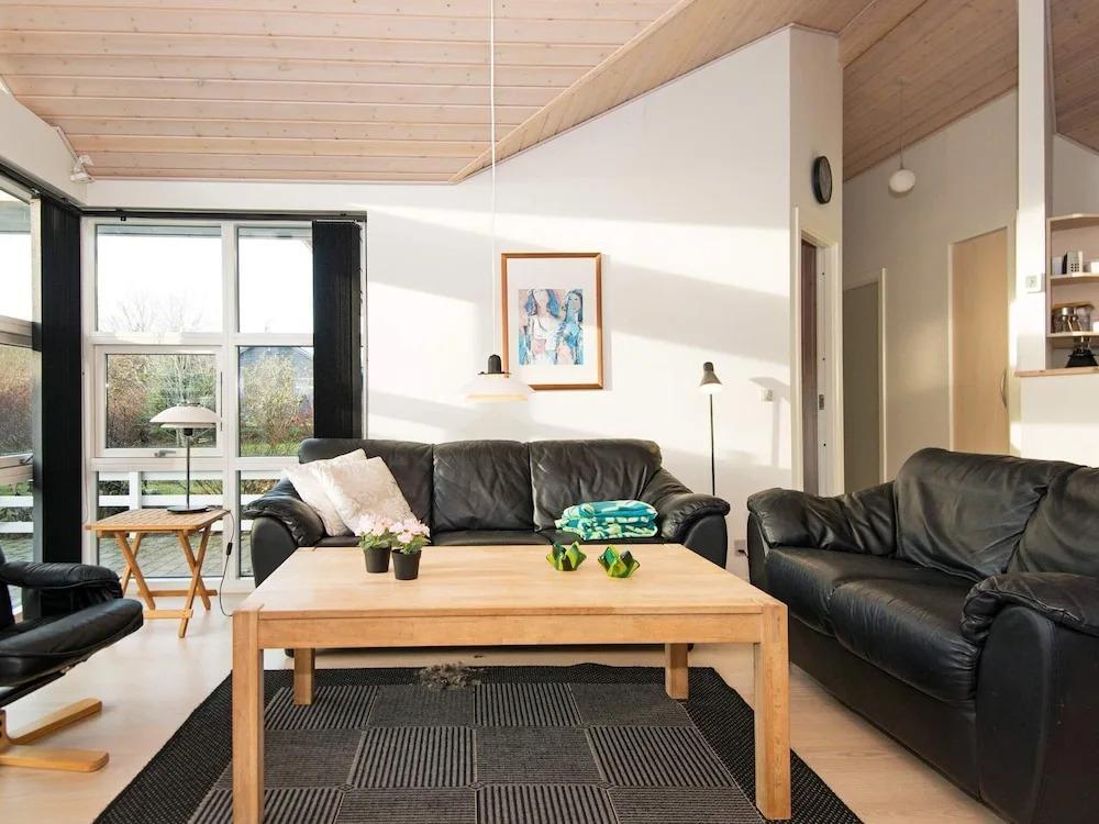 Peaceful Holiday Home in Glesborg Denmark With Sauna - главное фото