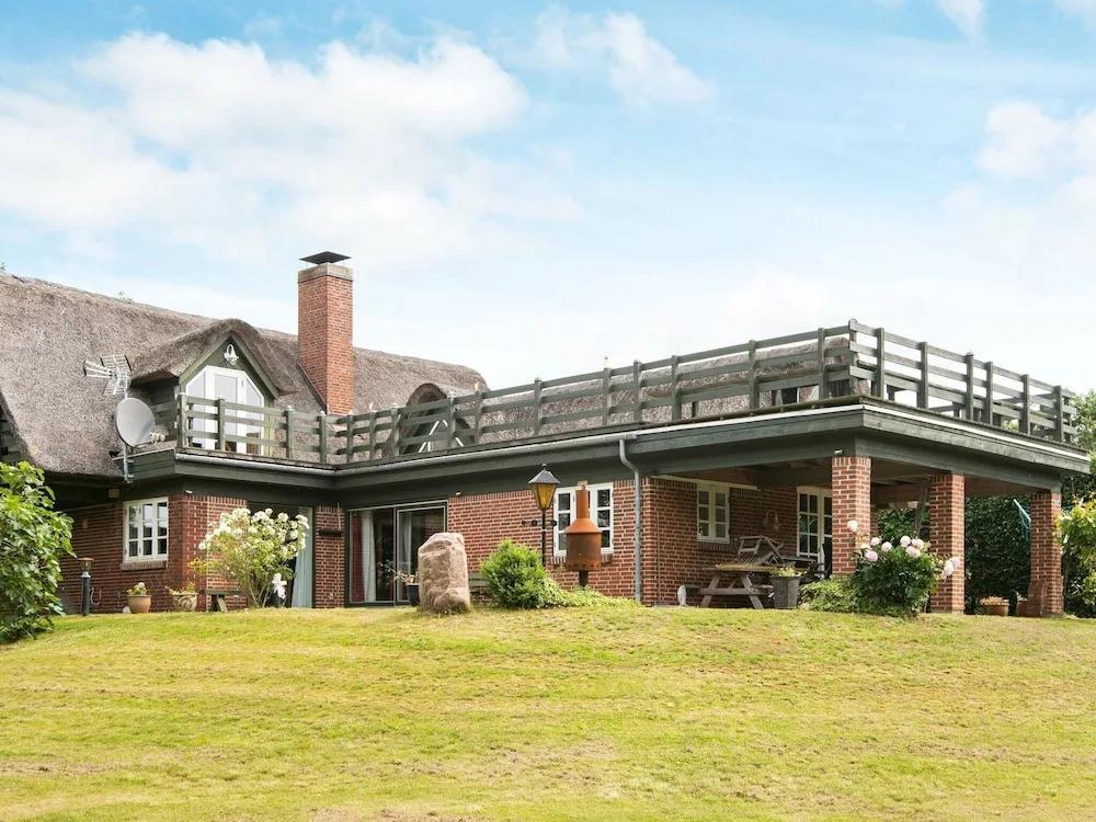 Cozy Holiday Home in Ebeltoft With Private Whirlpool - главное фото