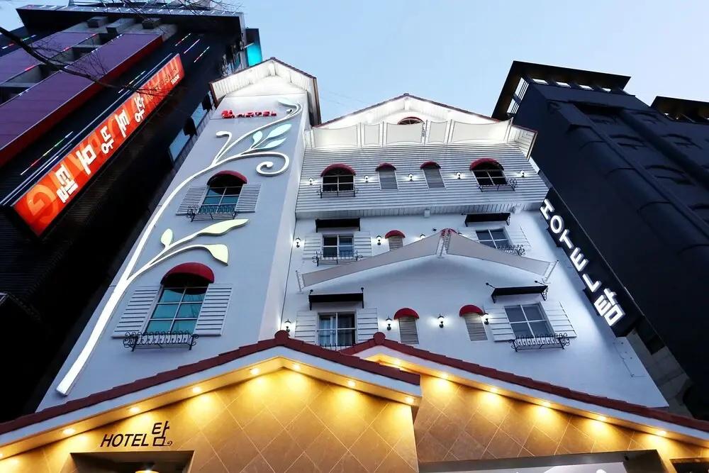 Seongnam Hotel Tom - главное фото