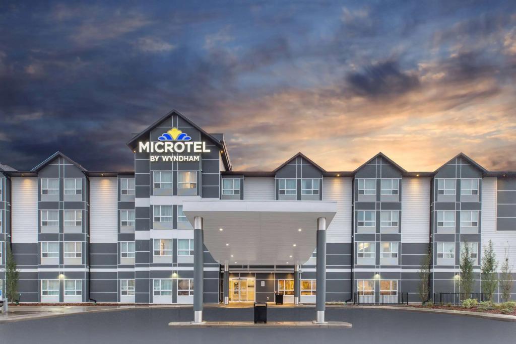 Microtel Inn & Suites By Wyndham Fort Mcmurray - главное фото