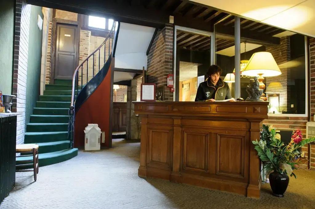 Hôtel Les Chevaliers - главное фото