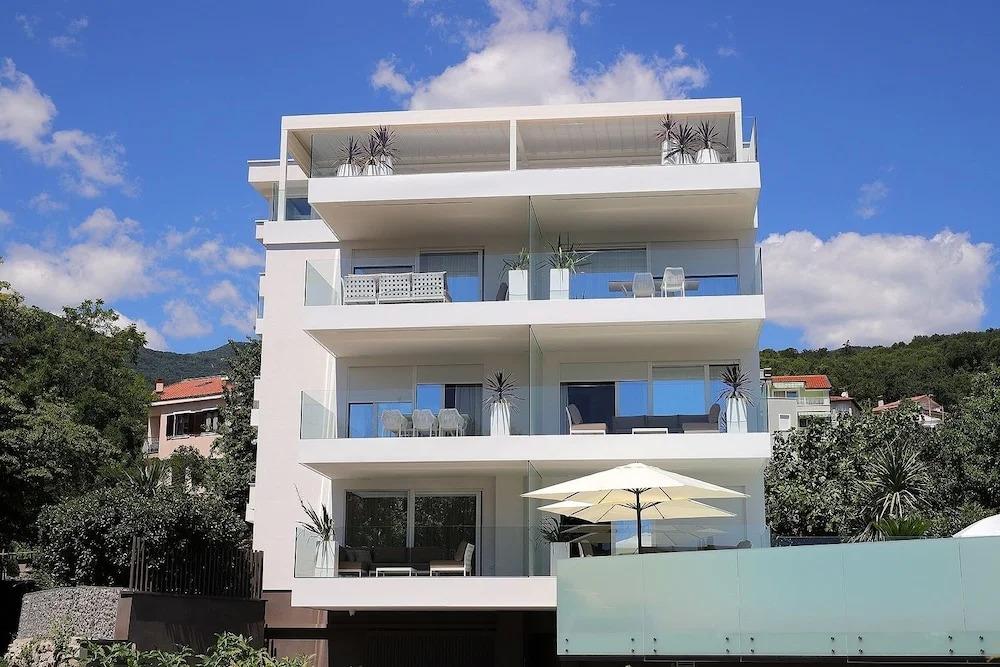 New Apartment with Swimming Pool - главное фото