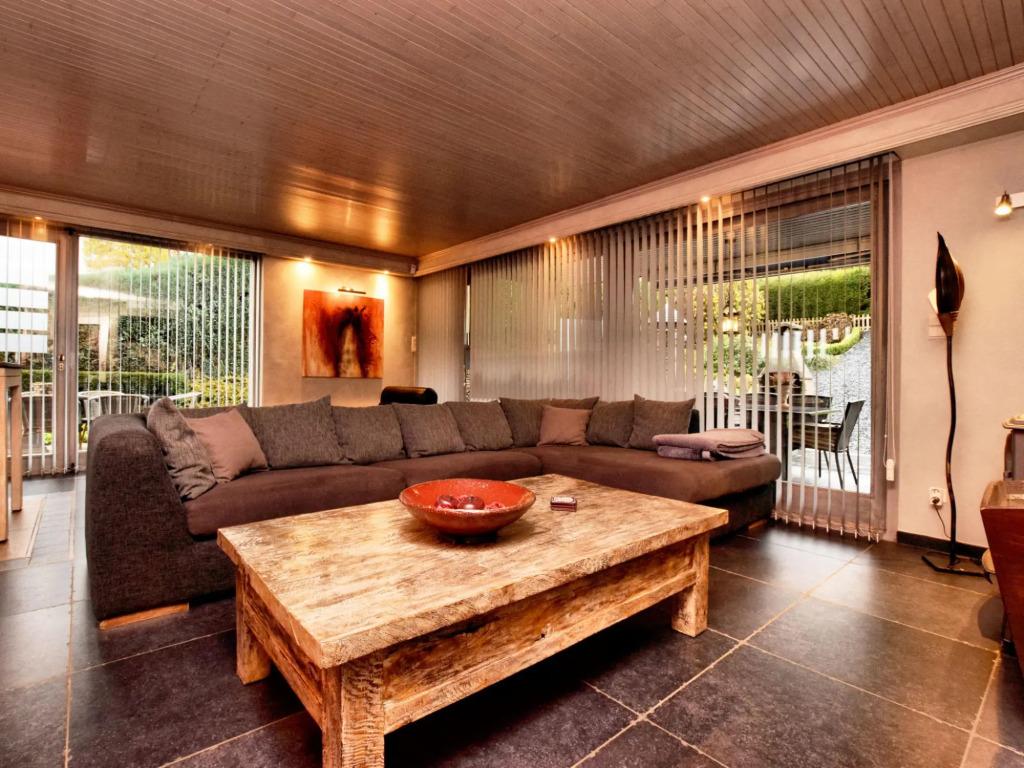 Luxurious Holiday Home with Hot Tub & Sauna in Houffalize - главное фото