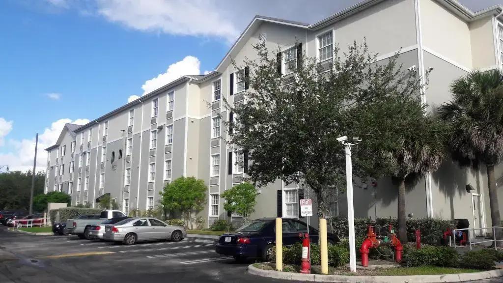 Best Studio Inn - главное фото