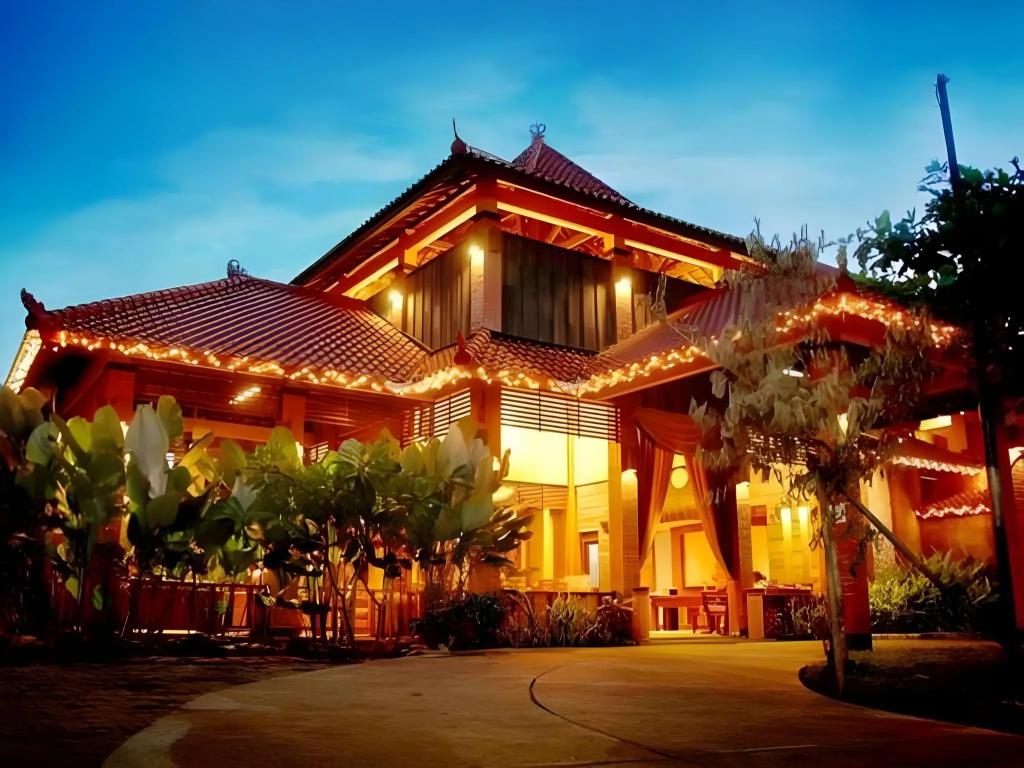 Nyiur Indah Beach Hotel - главное фото