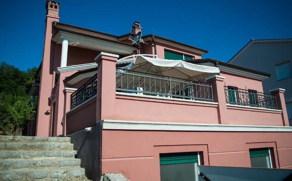 Luxury Three-bedroom Apartment With Amazing Overlook at the sea - главное фото