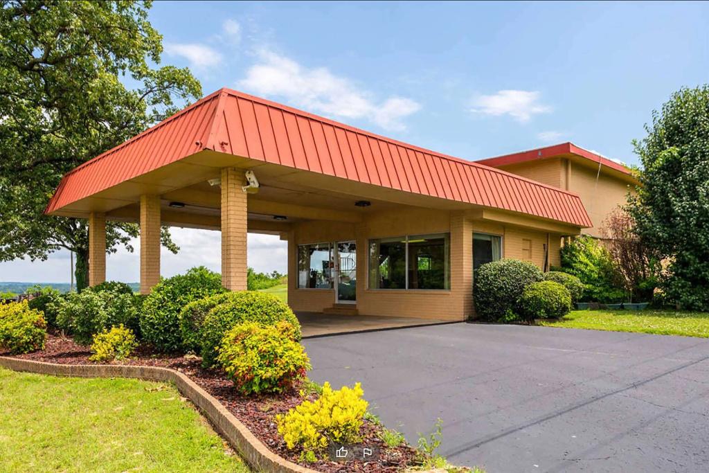 Days Inn by Wyndham Batesville AR - главное фото