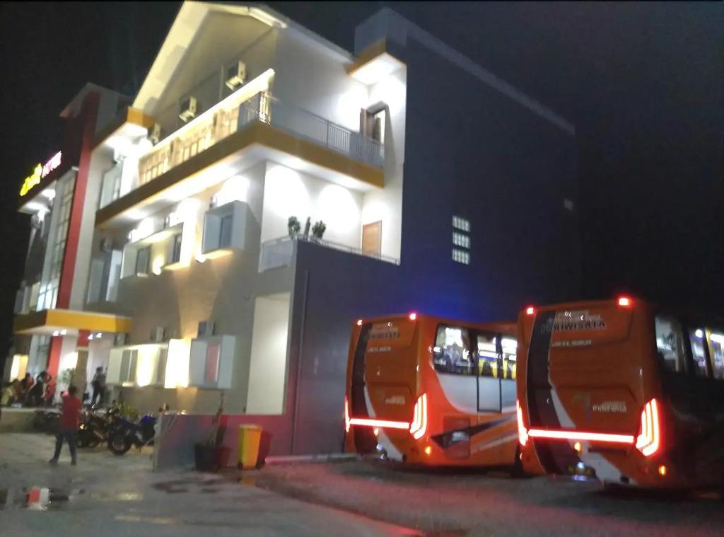 New d'Dhave Hotel - главное фото