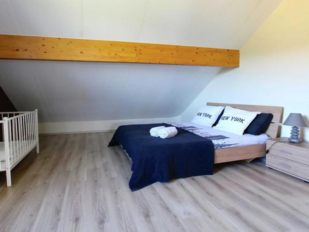 Classy Holiday Home in Martilly with Hot Tub - главное фото