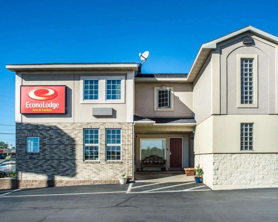 Econo Lodge & Suites - главное фото