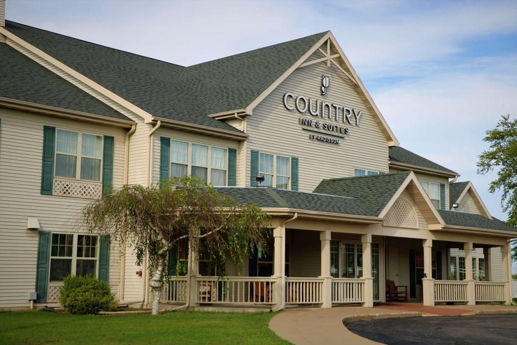 Country Inn & Suites by Radisson, Stockton, IL - главное фото
