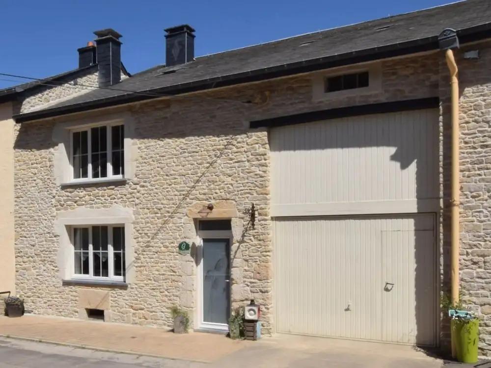 Lavish Holiday Home in Chassepierre With Terrace - главное фото