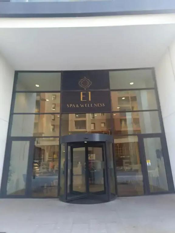 E1 Studios, Sea & Beach Views, High Floor - главное фото