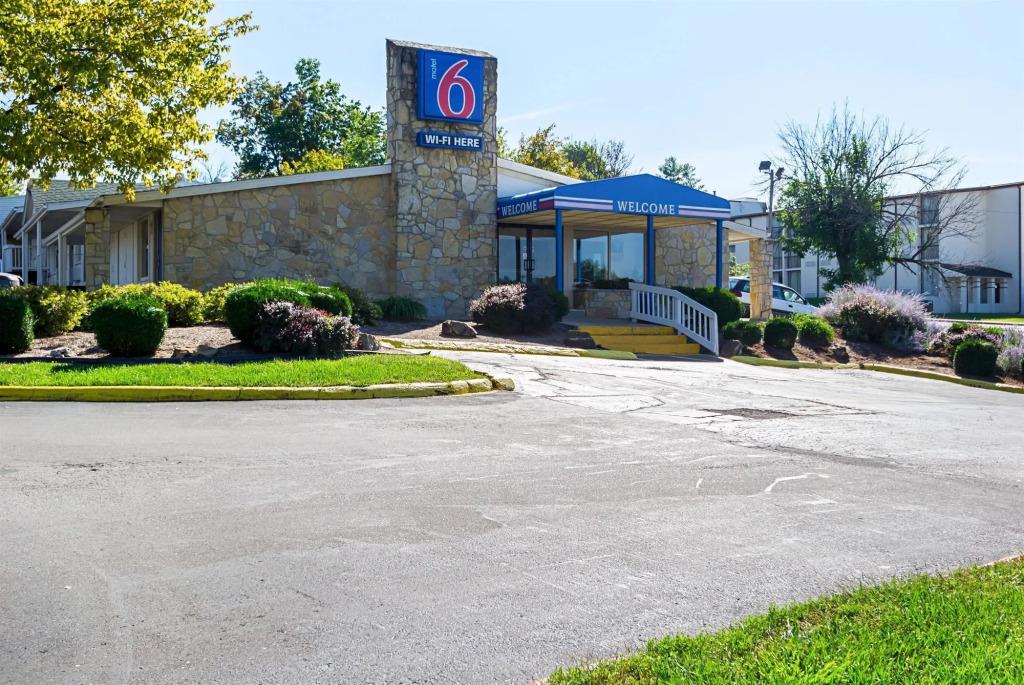 Motel 6 Bloomington Indiana University - главное фото