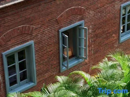 Lee Manor Hotel - главное фото