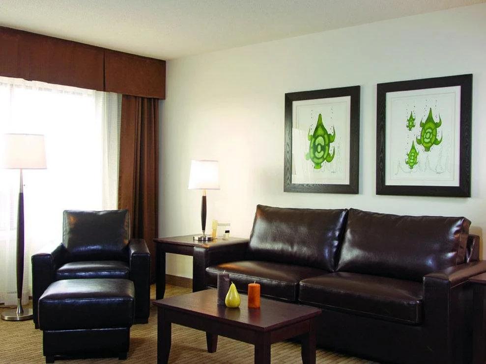 Place Louis Riel Suite Hotel - главное фото