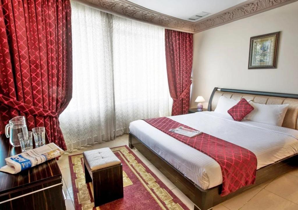 Sara Plaza - главное фото