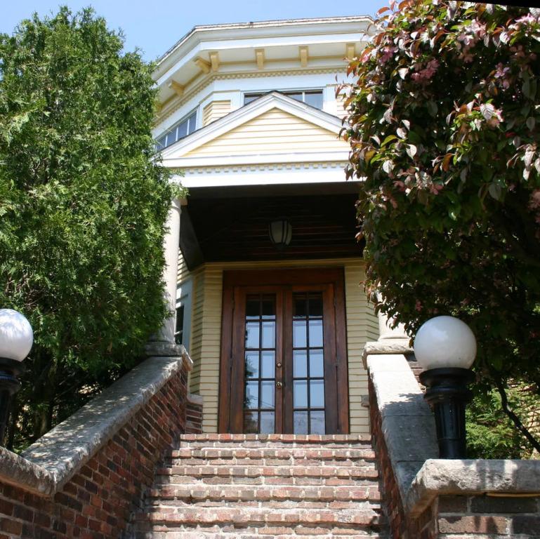 Showers Inn - главное фото