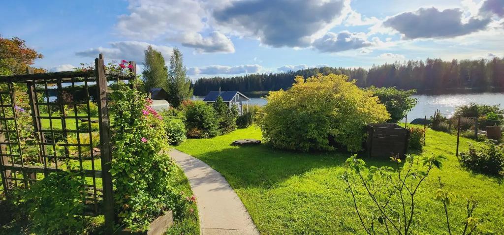 Дом у озера - главное фото