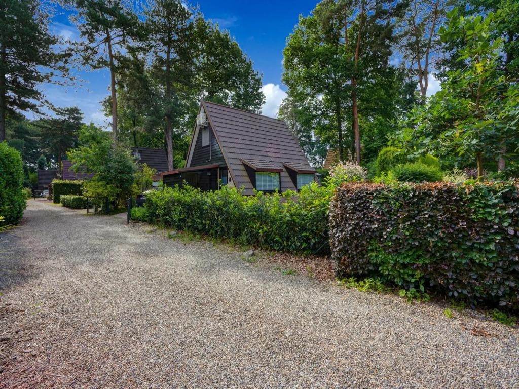 Picturesque Holiday Home in Lanaken Near a Lake - главное фото